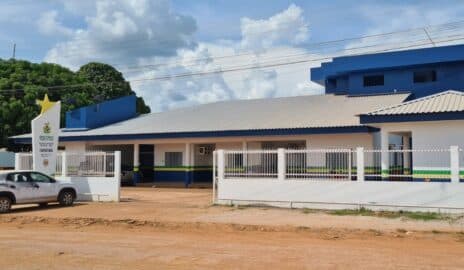 Mulher envolvida em roubo a casa de idoso é presa, em Itacoatiara, no AM