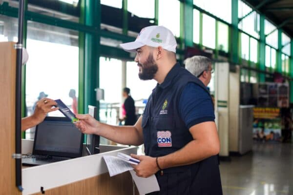 Procon-AM alerta que venda casada é considerada infração e deve ser denunciada; entenda