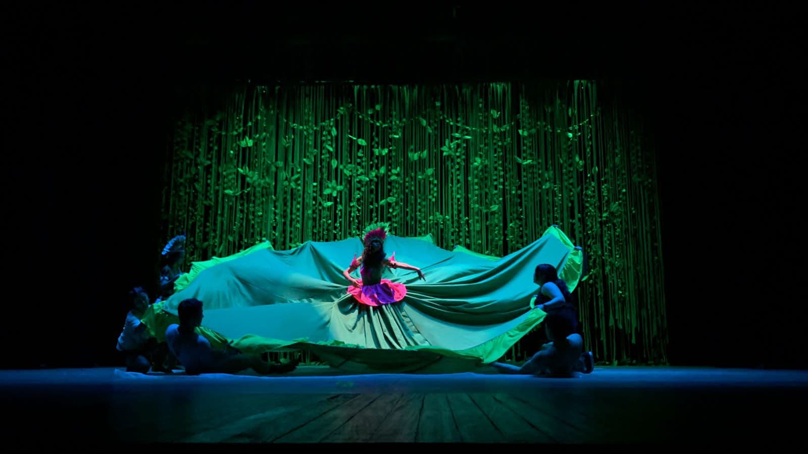 Espetáculos, baile e festival de férias compõem a agenda cultural deste fim de semana