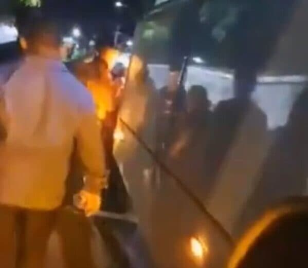 VÍDEO: Acidente entre carro e ônibus deixa criança e outras 3 pessoas feridas, na Av. Torquato Tapajós