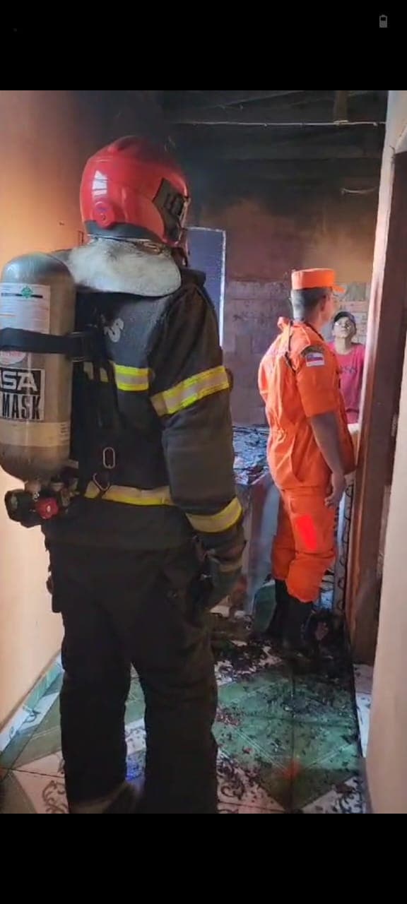 VÍDEO: Incêndio atinge casa de idosos no Japiim