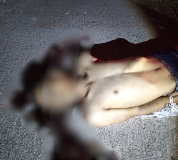 VÍDEO: Corpo de jovem é encontrado com mãos e pés amarrados no bairro Jorge Teixeira