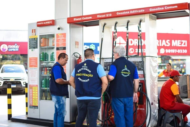 Procon fiscaliza postos após preço da gasolina subir para R$ 6,89 em Manaus