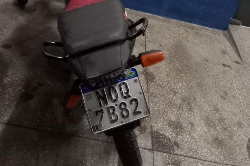 Homem é preso pilotando motocicleta com restrição de roubo em Manaus