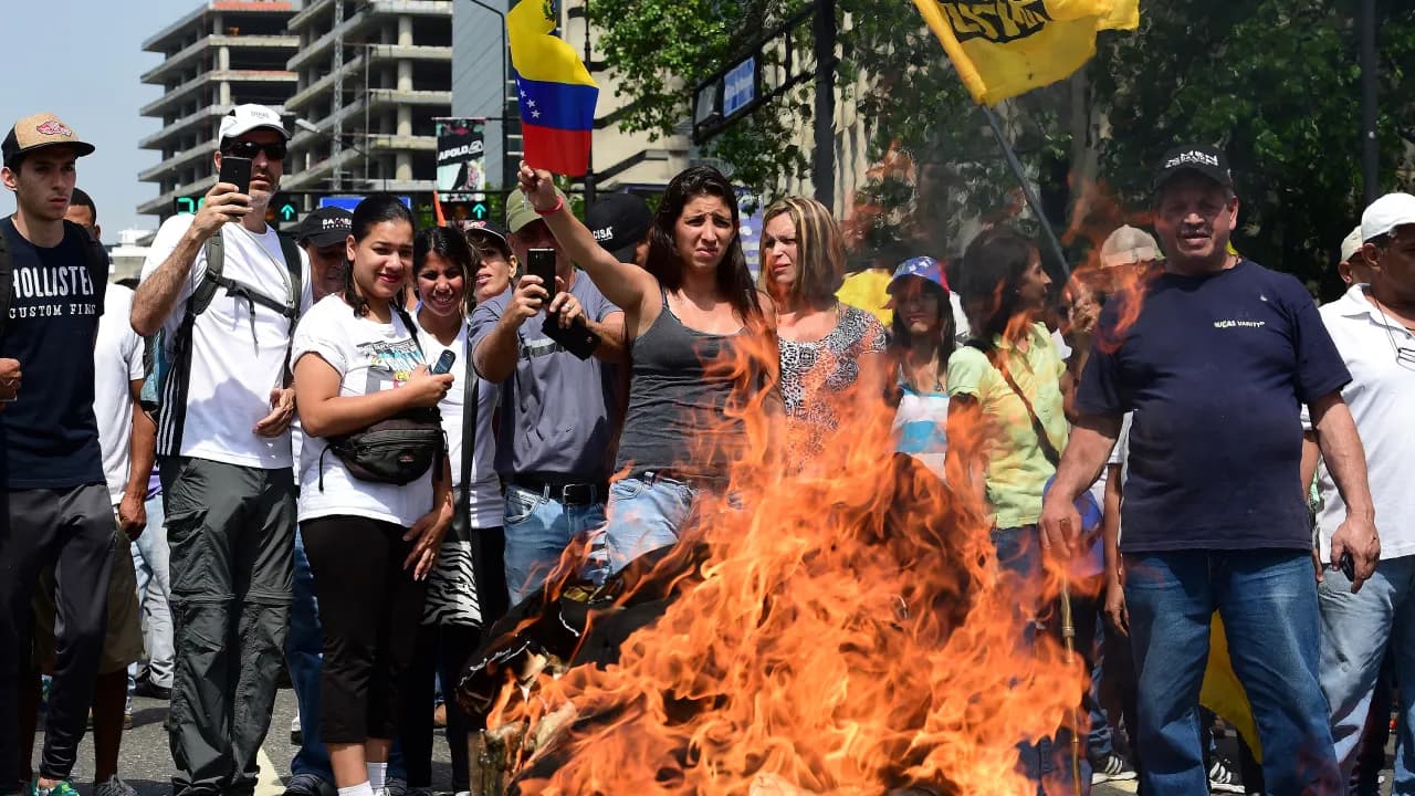 Venezuela: pelo menos sete pessoas morrem em protestos contra reeleição de Maduro