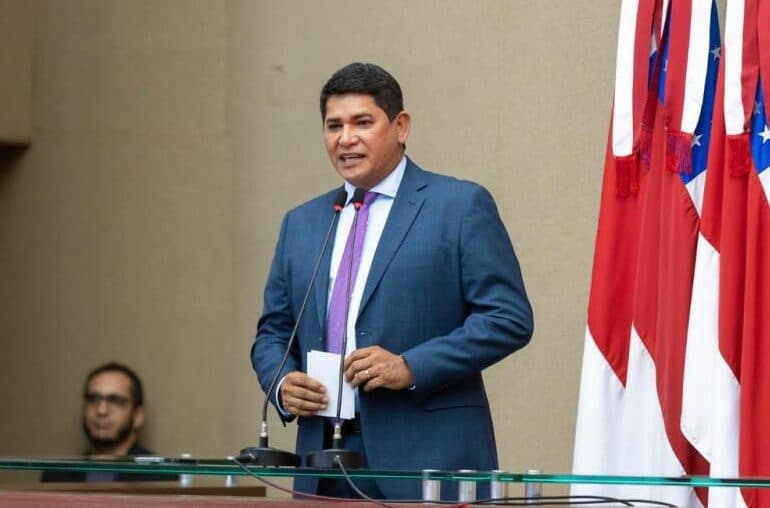 TCE-AM nega recurso de Bi Garcia em denúncia de Brena Dianná por irregularidades na transparência