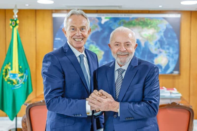 Lula e Tony Blair debatem sobre G20, taxação de super-ricos e combate a extremismo