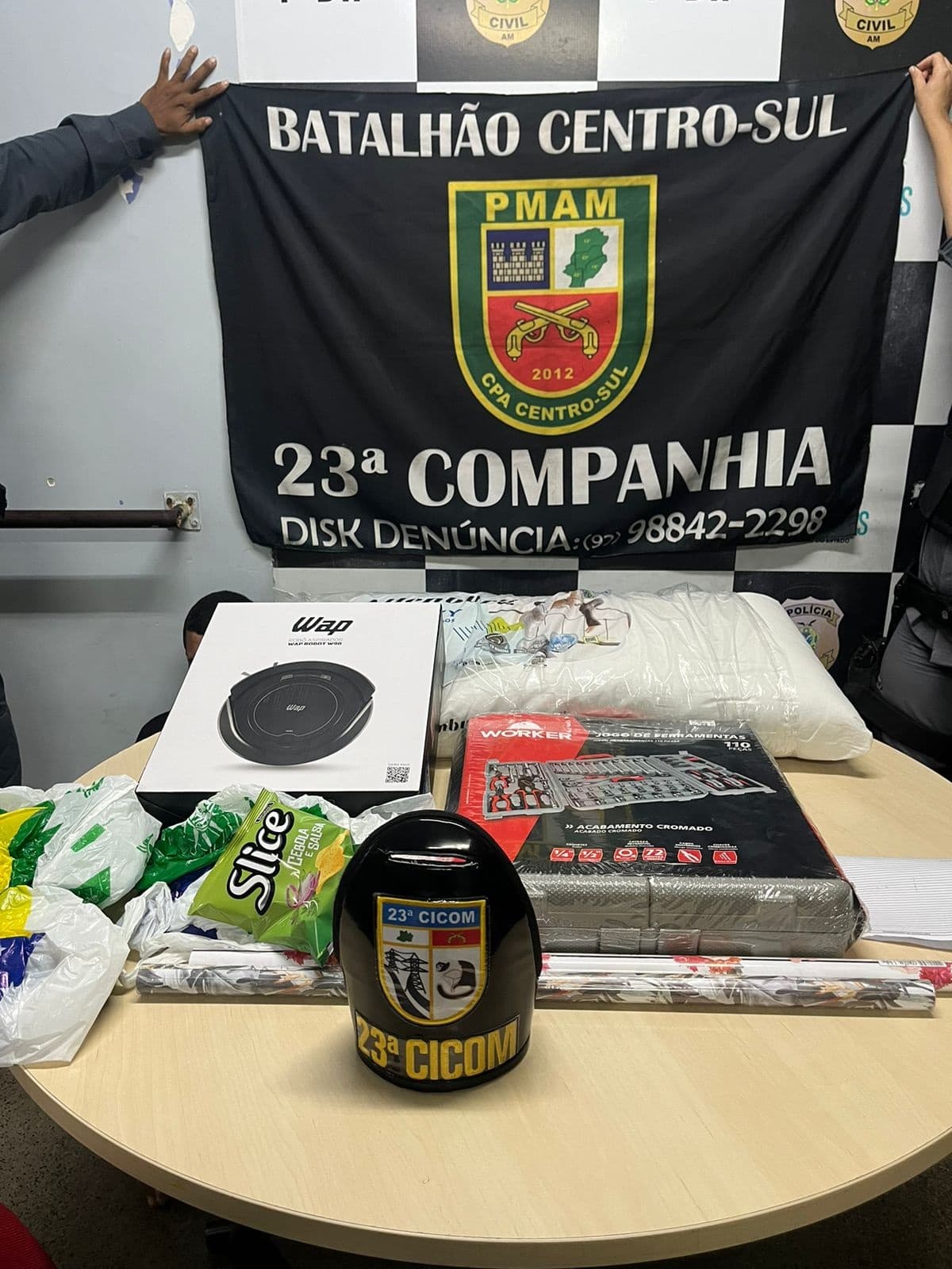 Criminoso é preso após roubar travesseiro, aspirador e utensílios em loja de Manaus