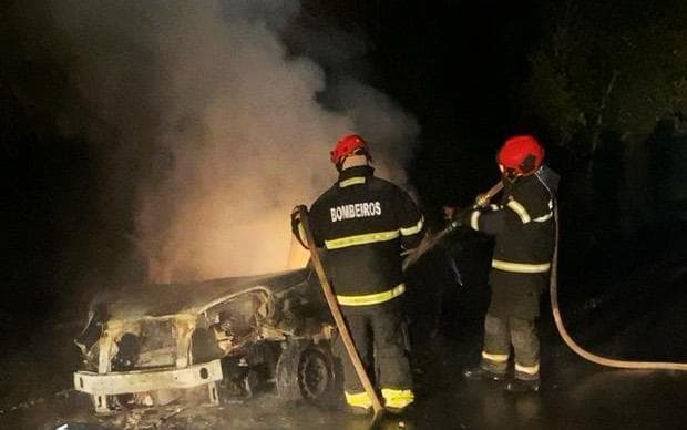 Corpo de bombeiros combate incêndio na BR-174 e impede propagação em área vegetal