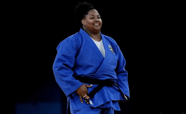 Beatriz Souza vence sul-coreana e vai à semifinal do judô