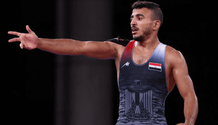 Lutador egípcio é preso após tocar em bumbum de mulher em Paris