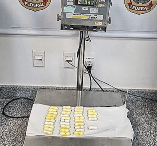 Amazonense é presa ao tentar embarcar para Paris com cocaína escondida no estômago