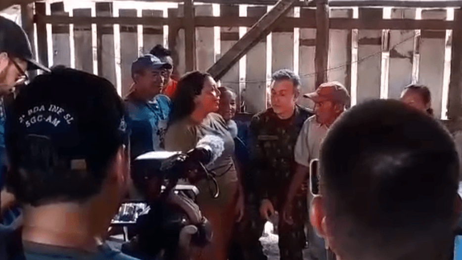 Luciano Huck grava programa com indígena em São Gabriel da Cachoeira