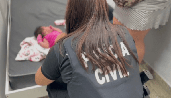 Tráfico de pessoas: Bebê de 20 dias é resgatado pela polícia em Manaus
