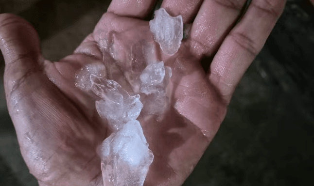 Moradores ficam assustados com chuva de granizo em Nhamundá