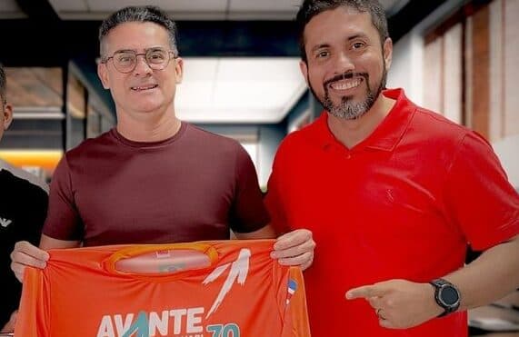 Jack Serafim deixa Secom para trabalhar em campanha de David Almeida; Camila Silva assume