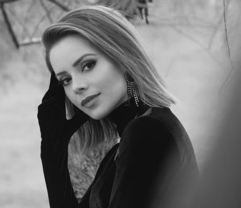 Sandy lamenta morte de fã de 3 anos em queda de avião em Vinhedo