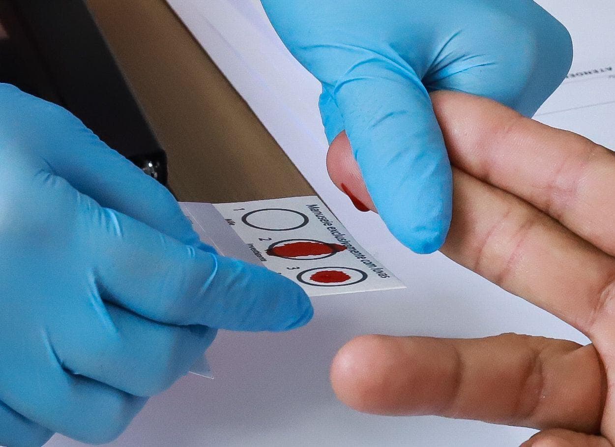 Defensoria oferece exame de DNA gratuito e alerta supostos pais sobre consequências do não comparecimento