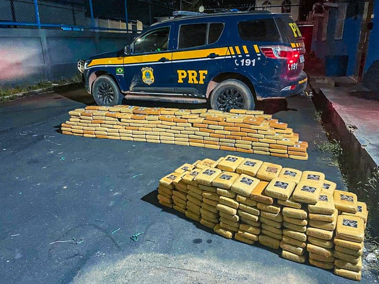 Vídeo: Avião com mais de 500kg de droga é abandonado na BR-174