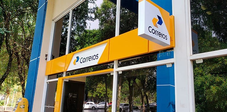 Correios emitem alerta sobre golpe cobrando taxa para retirar encomenda