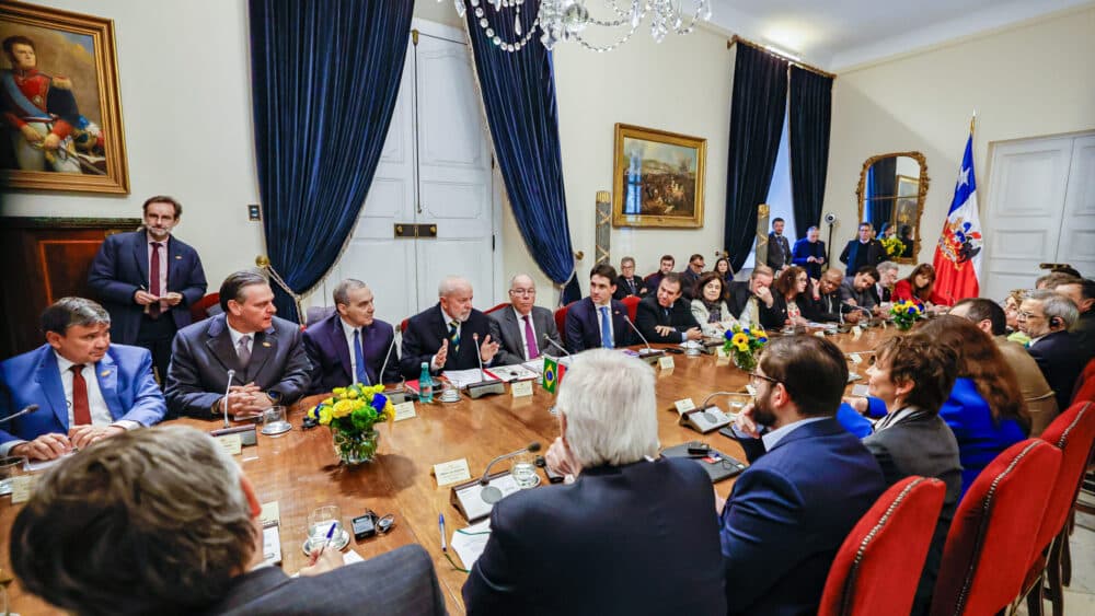 Brasil e Chile assinam 19 atos bilaterais em áreas como turismo, ciência e tecnologia