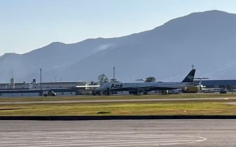 Avião faz pouso de emergência em Viracopos após pneus estourarem