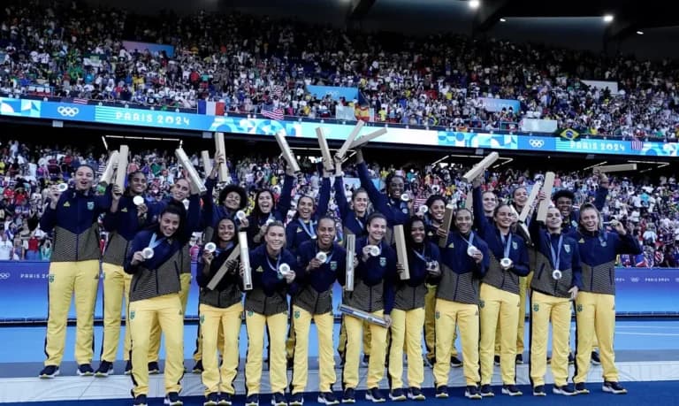 Brasil perde para os EUA e garante medalha de prata no futebol feminino