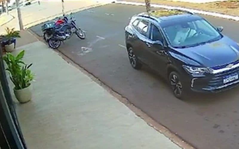 ‘Me sinto aliviada’, diz vítima ao falar de prisão de stalker que atirou bomba em pet shop