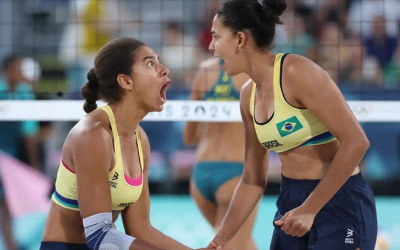 Duda e Ana Patrícia vencem australianas de virada e vão a final do vôlei de praia