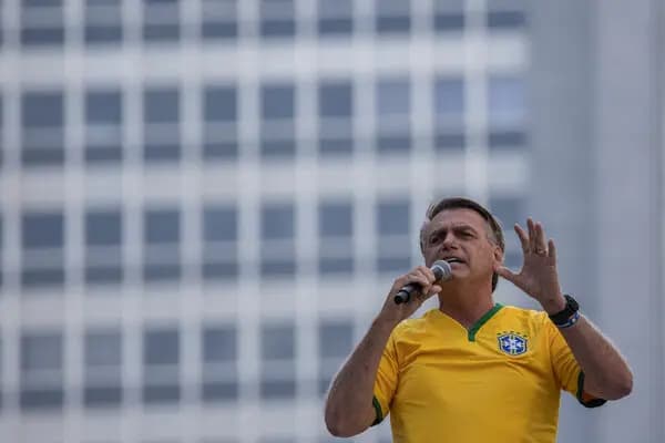 Mesmo inelegível, Bolsonaro confirma candidatura em 2026: “Estou vivo e o candidato sou eu”