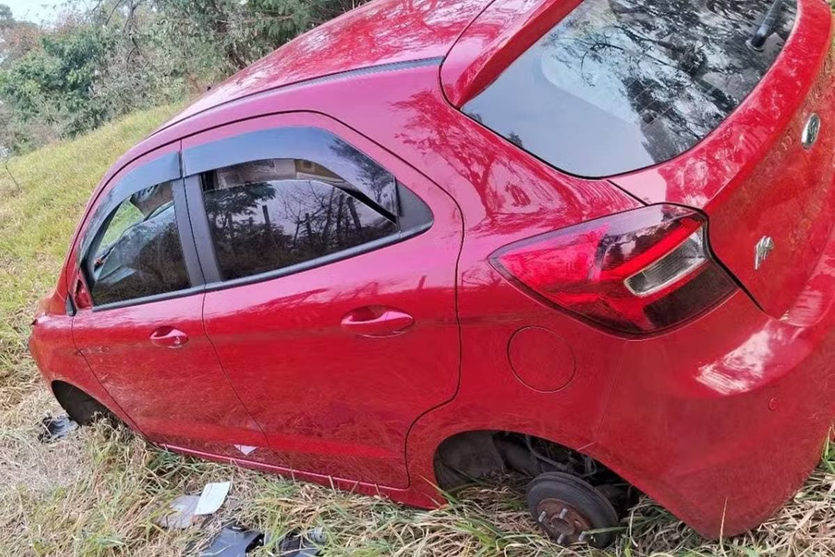 Ladrão rouba carro no interior de SP, e deixa bilhete debochado para o dono: Veja