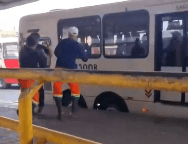 VÍDEO: Em tentativa de assalto no T3 um trabalhador acaba sendo furado na perna ao reagir