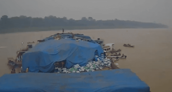 VÍDEO: Cargas de balsa são roubadas no Rio Madeira