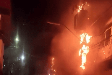 VÍDEO: Transformador pega fogo e atinge prédio no Crespo