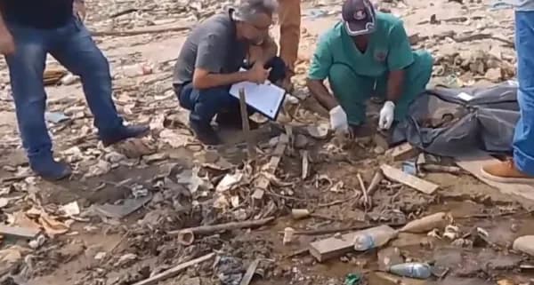 VÍDEO: Durante seca no Rio Negro, ‘cemitério de ossos’ é revelado no Educandos
