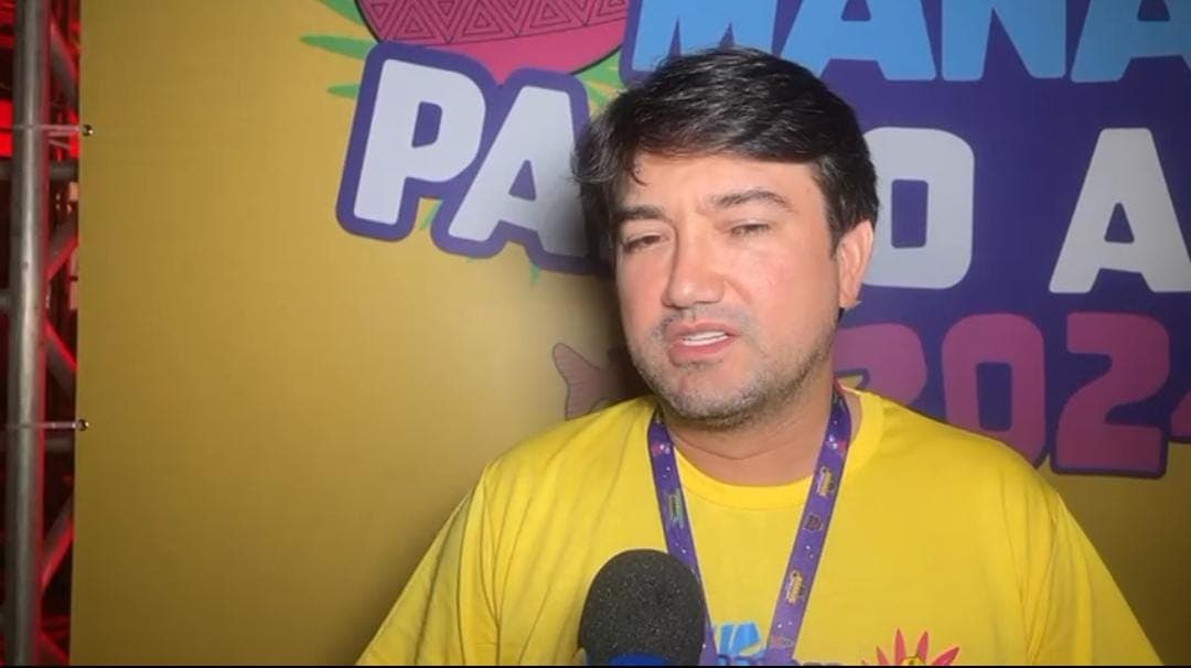 VÍDEO: ‘Chuva veio para energizar’, diz Jender Lobato sobre o clima na 2° noite do Manaus Passo a Paço
