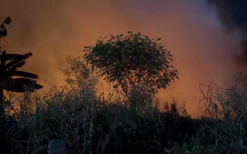 VÍDEO: Incêndio em comunidade Coliseu 2 teria começado no domingo, diz moradora