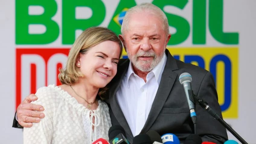Planalto: Lula avalia oferecer Ministério para Gleisi Hoffmann, diz site