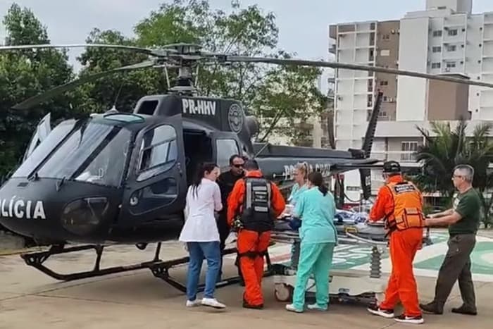 Menina de 3 anos é atingida na cabeça por retroescavadeira em SC