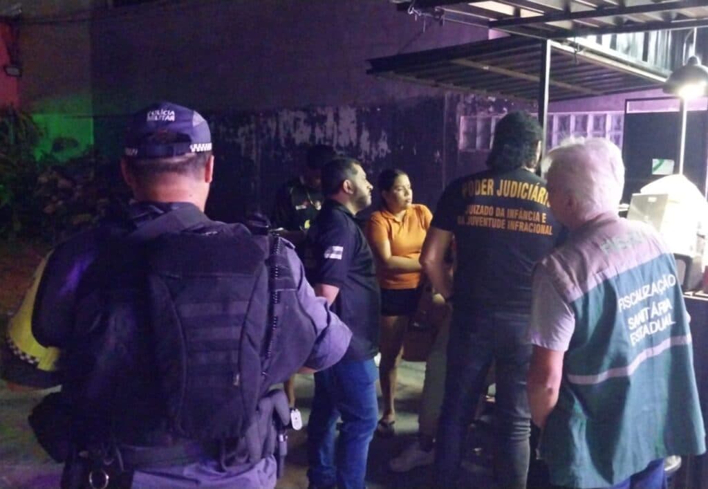 CIF identifica adolescentes consumindo bebida alcoólica em bar e locais são interditados