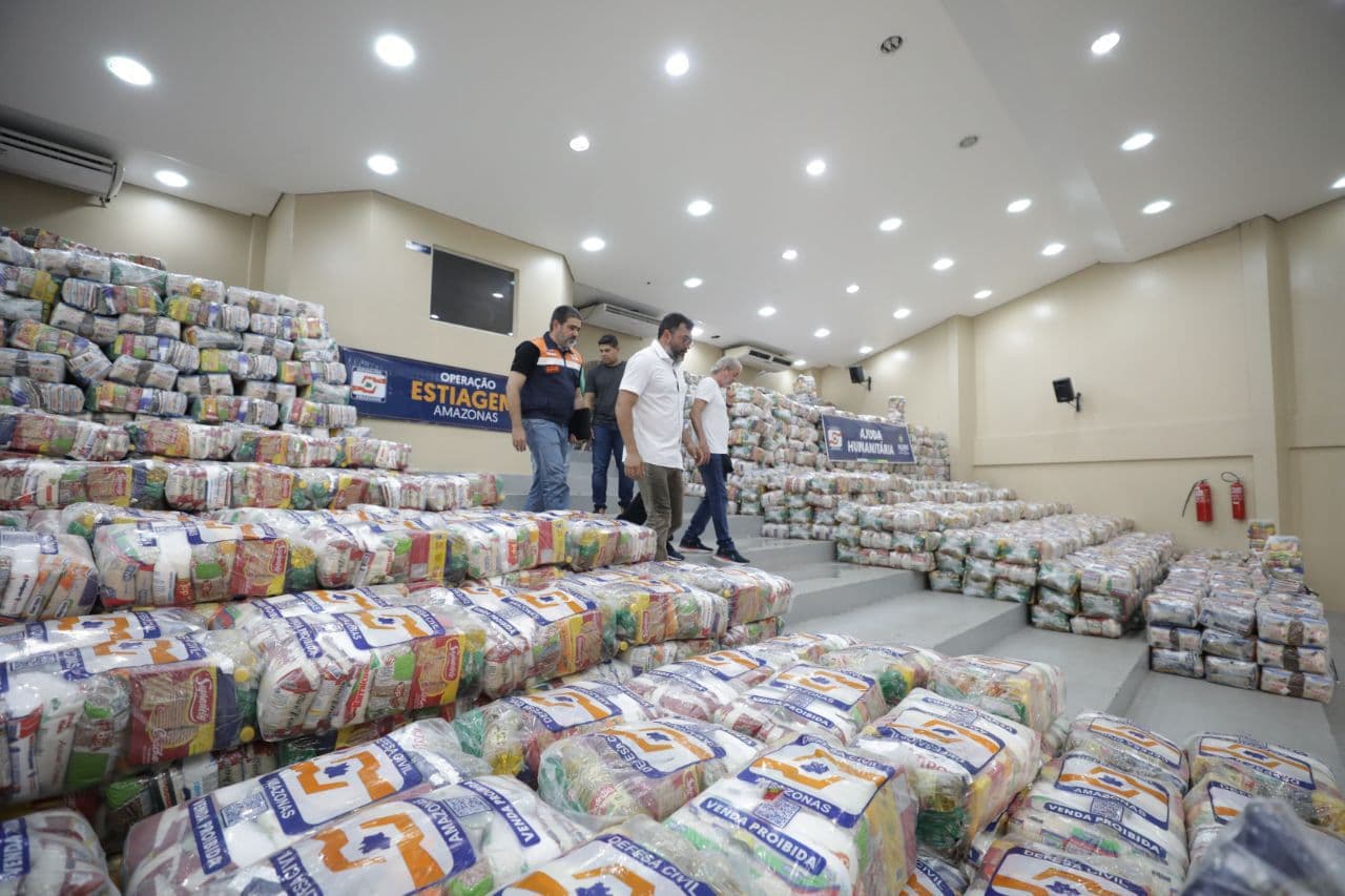 Parintins recebe ajuda humanitária e governo anuncia atendimentos de saúde para municípios do baixo Amazonas