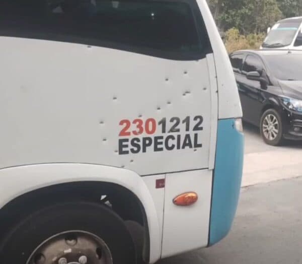 Criminosos ‘metralham’ rota do Distrito e causam terror durante assalto em Manaus