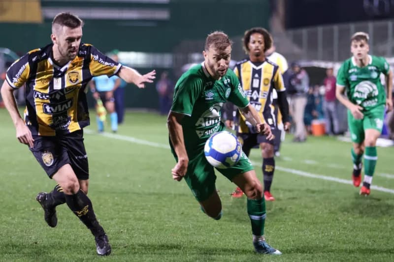 Amazonas joga mal e perde para a Chapecoense na Série B