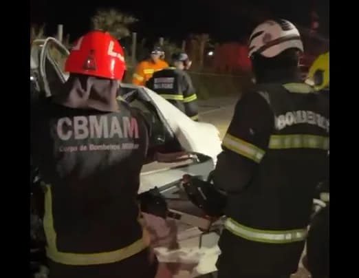 VÍDEO: motorista morto ficou preso às ferragens em acidente na AM-070