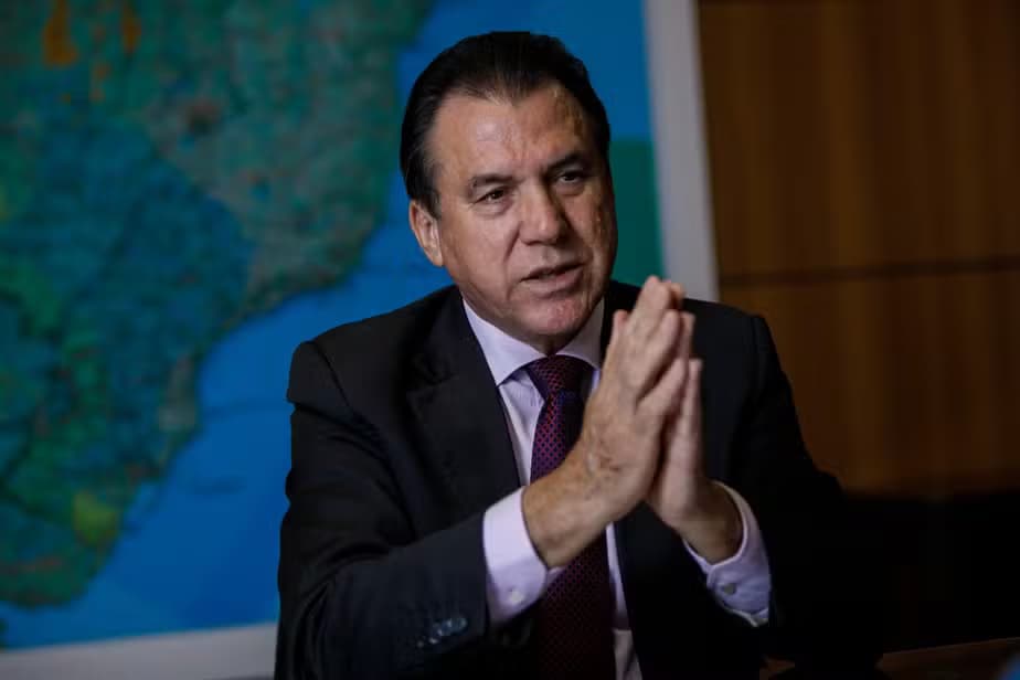 Ministro do Trabalho ameaça se demitir se Lula cortar gastos trabalhistas