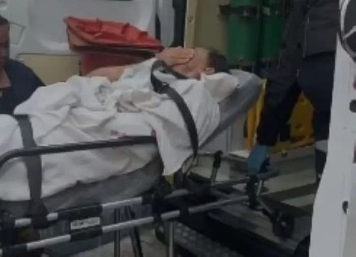 Prefeito de Taboão da Serra (SP), e candidato à reeleição, é baleado dentro de carro