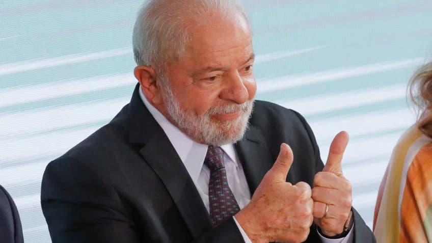 Presidente Lula segue estável e sem sintomas, de acordo com novo boletim médico