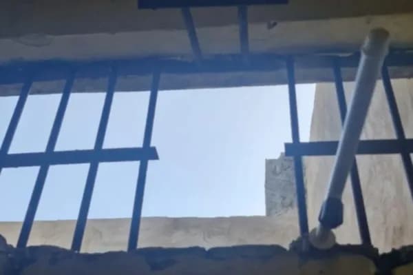 URGENTE: Detentos serram grade e fogem de presídio em Coari