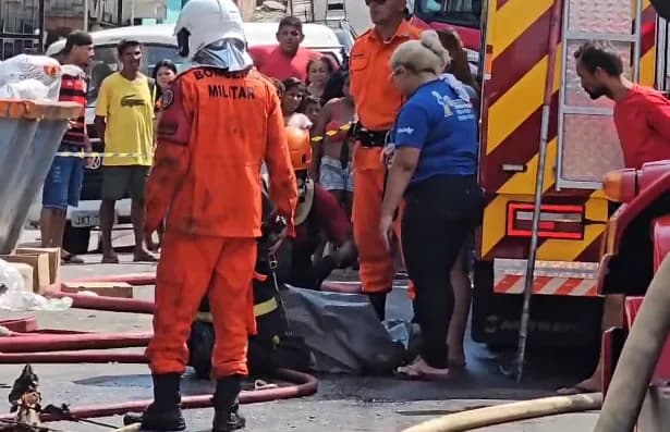 VÍDEO: cadelas morrem asfixiadas após mercadinho pegar fogo em Manaus