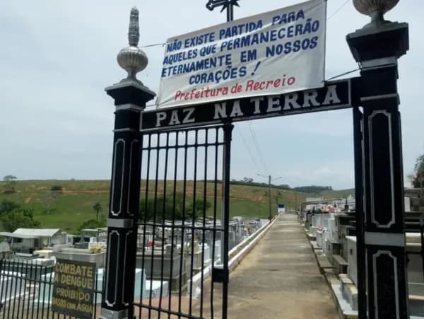 BIZARRO: Homem furta ossada em cemitério e guarda restos mortais em casa em MG